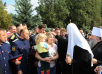 Vizita Patriarhului Kiril în eparhia de Lugansk. Sfinţirea pietrei de temelie a bisericii de pe teritoriul Spitalului Regional pentru Copii din Lugansk. Întîlnirea cu tinerii