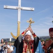 В Севастополе на месте мученической кончины священномученика Климента Римского освящен поклонный крест