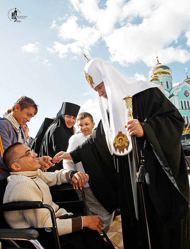 Vizita Patriarhului Kiril în eparhia de Cernăuţi. Sfinţirea casei de copii invalizi din preajma mănăstirii Înălţării Domnului din Bancenî