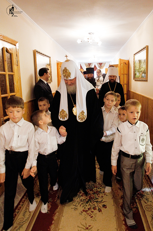 Первосвятительский визит в Черновицкую епархию. Посещение детского приюта Вознесенского Банченского монастыря в селе Молница