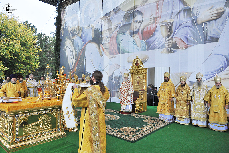 Визит Святейшего Патриарха Кирилла в Молдавию. Божественная литургия на центральной площади Кишинева