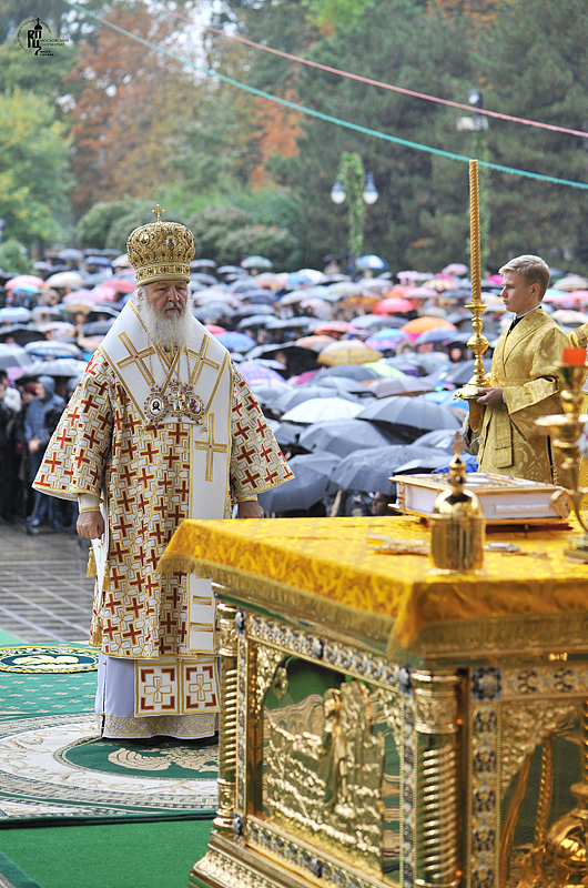 Vizita Patriarhului Kiril în Moldova. Sfînta şi Dumnezeiasca Liturghie în scuarul din faţa catedralei mitropolitane din oraşul Chişinău