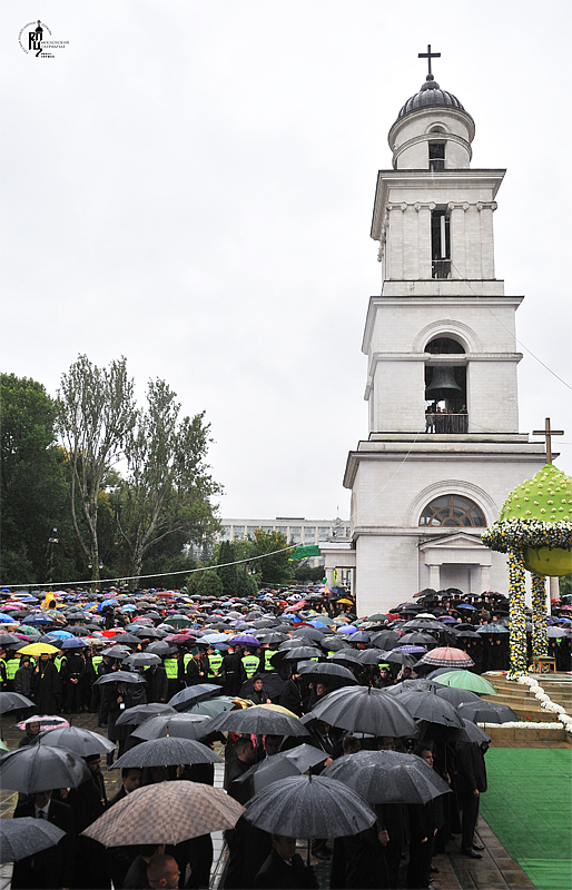 Визит Святейшего Патриарха Кирилла в Молдавию. Божественная литургия на центральной площади Кишинева