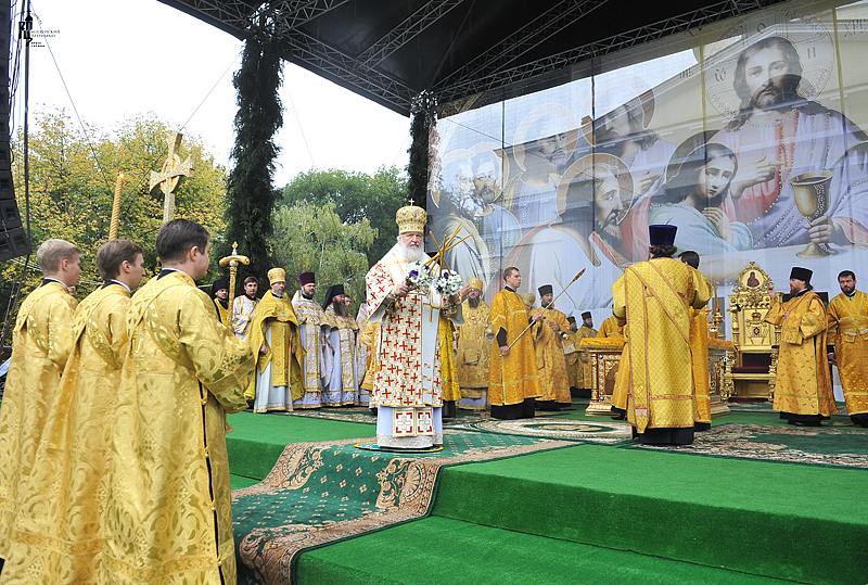 Візит Святішого Патріарха Кирила до Молдавії. Божественна літургія на центральній площі Кишинева