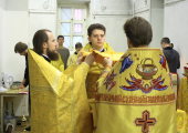 În biserica Sfîntului Apostol Ioan Teologul din piaţa cea Nouă, capela Universităţii Ortodoxe Ruse, a fost săvârşită pentru prima dată în 85 de ani Sfînta şi Dumnezeiasca Liturghie