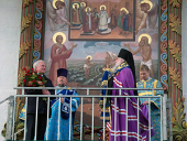 Архиепископ Истринский Арсений освятил воссозданную фасадную икону собора Василия Блаженного