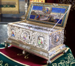 Belt of the Holy Virgin delivered to Russia from Athos Monastery