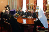 Preafericitul Patriarh Kiril s-a întâlnit cu conducerea Federaţiei Ruse de Hochei cu Mingea