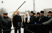 Preafericitul Patriarh Kiril şi primarul oraşului Moscova S.S. Sobeanin au făcut cunoştinţă cu mersul lucrărilor de construcţie a bisericii închinate victimilor actului de terorism de la Dubrovka