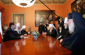 Preşedintele Federaţiei Ruse s-a întâlnit cu Întâistătătorii şi cu reprezentanţii Bisericilor Ortodoxe Locale venite la Moscova pentru a participa la festivităţile dedicate aniversării a 65 de ani de la naşterea Preafericitului Patriarh Kiril