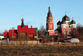 Митрополит Ювеналий возглавил торжества по случаю 15-летия возрождения Александровского женского монастыря