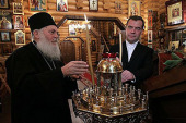 Президент России Д.А. Медведев встретился с игуменом Ватопедского монастыря архимандритом Ефремом
