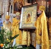 Clerici ai oraşului Moscova au adus în dar Întâistătătorului o icoană a Maicii Domnului cu imaginile oraşelor în care a decurs slujirea Sanctității Sale