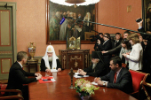 Preafericitul Patriarh Kiril s-a întâlnit cu P.A. Astahov, Mediatorul pentru drepturile copiilor pe lângă Preşedintele Federaţiei Ruse