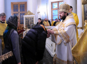 Mitropolitul Ilarion de Volokolamsk a săvârşit rânduiala reprimirii în sânul Bisericii Ortodoxe a oamenilor căzuţi temporar din ea