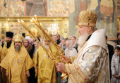 В неділю після Різдва Христового Предстоятель Руської Церкви звершив Божественну літургію в Успенському соборі Московського Кремля