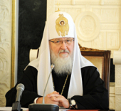 Preafericitul Patriarh Kiril: Episcopul trebuie să depăşească acele bariere care apar uneori între arhiereu, cler şi păstoriţi
