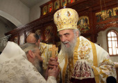 Preafericitul Patriarh Irineu al Serbiei a slujit în reprezentanţa Bisericii Ortodoxe Ruse din Belgrad