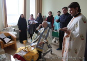 Блаженніший Митрополит Володимир звершив Божественну літургію у лікарні, де проходить курс реабілітації