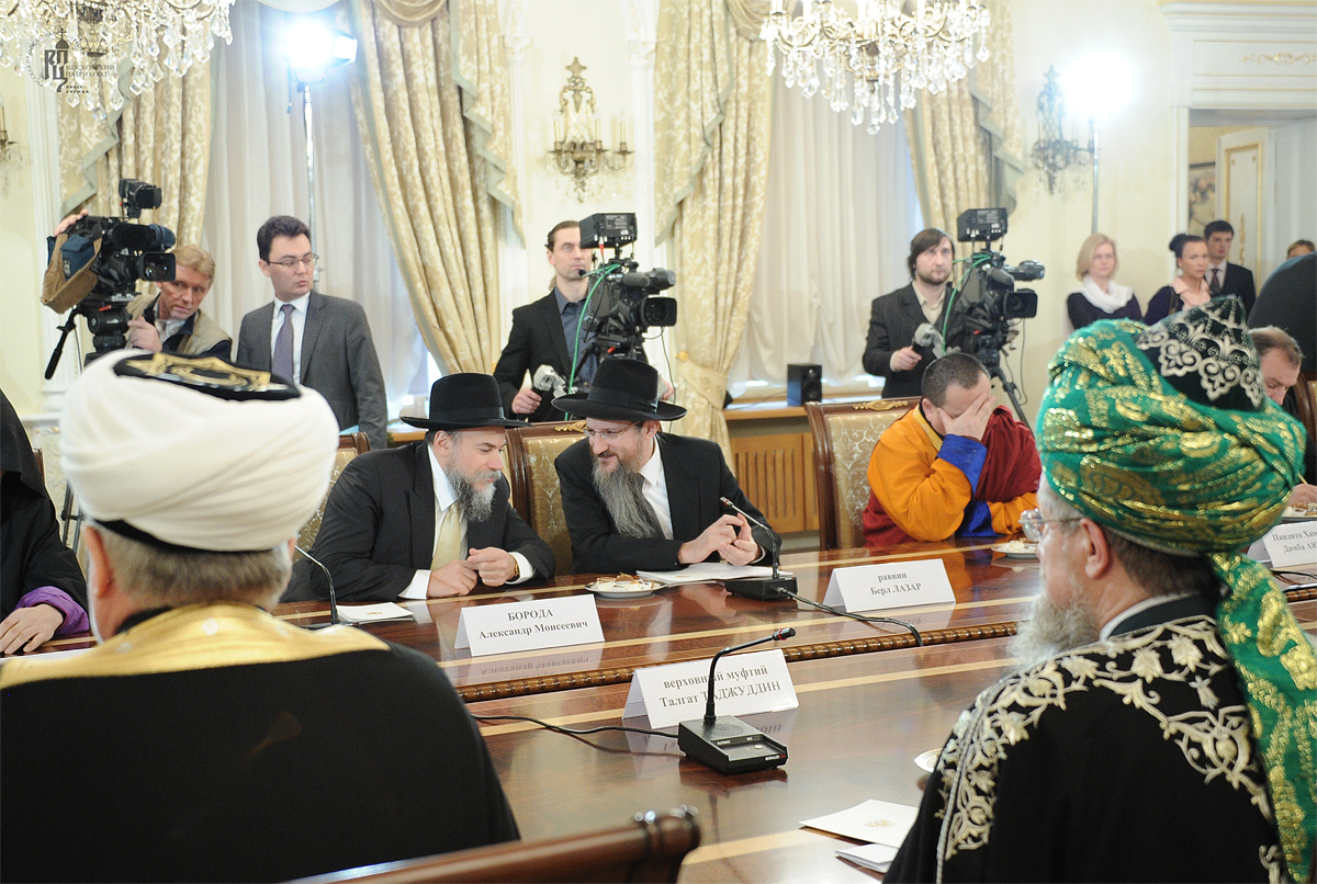 întâlnirea preşedintelui Guvernului Federaţiei Ruse V.V.Putin cu Preafericitul Patriarh Kiril şi cu liderii comunităţilor tradiționale religioase ale Rusiei