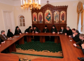 Episcopul Tihon de Podolsk a discutat cu membrii delegaţiei eline despre dezvoltarea pelerinajului la locurile sfinte din Rusia şi Grecia