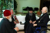 Постоянные члены Священного Синода Украинской Православной Церкви посетили в больнице Блаженнейшего митрополита Владимира