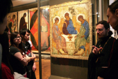 В рамках миссионерской работы с вузами в Третьяковской галерее прошли экскурсии по древнерусской иконописи для студентов-иностранцев