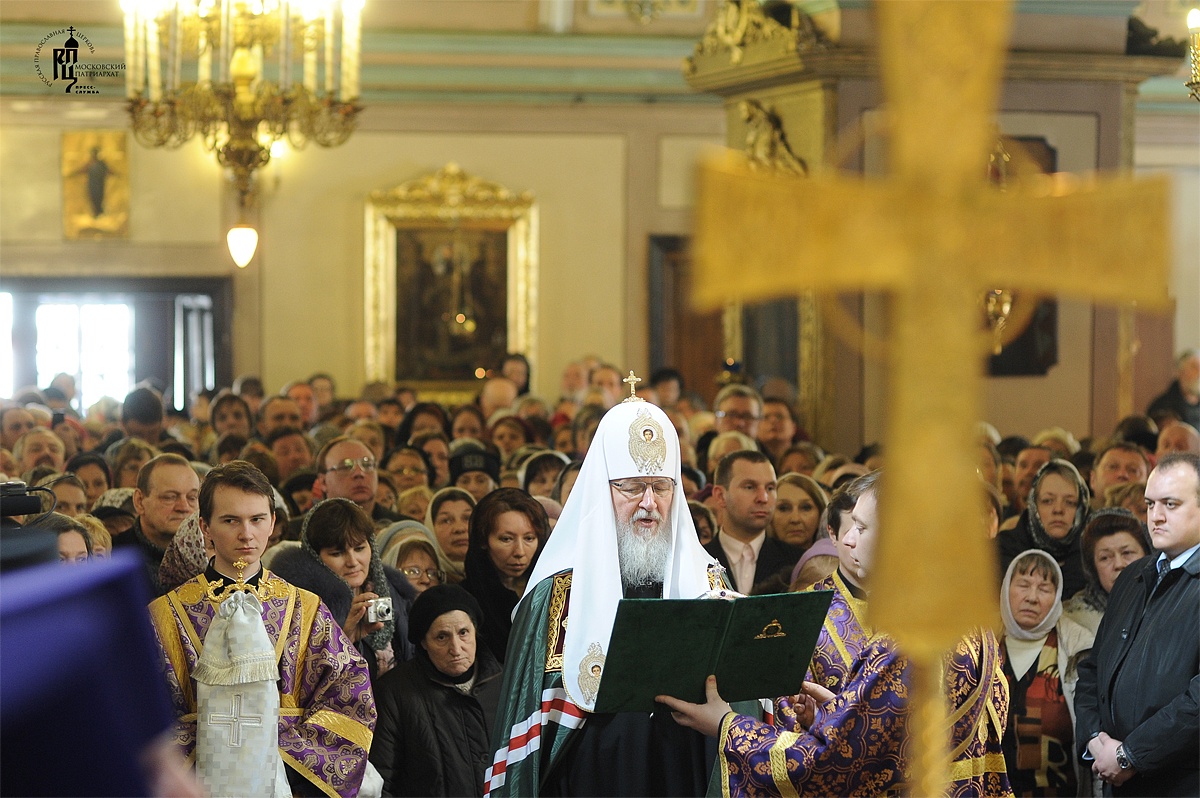 Slujire Patriarhală în biserica Punerea Cinstitului Epitaf al Domnului (Rizopolojenie) pe strada Donskaia, or. Moscova. Hirotonirea arhimandritului Filaret (Gusev) în treapta de episcop de Kansk