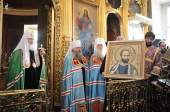 В неделю 5-ю Великого поста Святейший Патриарх Кирилл совершил Литургию в храме святителя Николая в Кузнецах