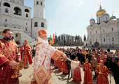 Патриаршее служение в понедельник Светлой седмицы. Божественная литургия в Успенском соборе Московского Кремля