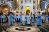 În ajunul sărbătorii Bunei Vestiri a Preasfintei Născătoare de Dumnezeu Întâistătătorul Bisericii Ruse a oficiat privegherea în catedrala Hristos Mântuitorul şi a decorat cu distincţii bisericeşti o serie de clerici din or. Moscova