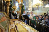 Предстоятель Русской Церкви совершил молебен у мощей святителя Тихона, Патриарха Всероссийского, в Донском монастыре