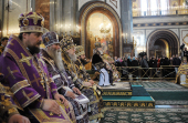 În Joia Mare Preafericitul Patriarh Kiril a oficiat liturghia şi cinul sfinţirii Marelui Mir în catedrala Hristos Mântuitorul