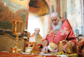 În ziua de luni a Săptămânii Luminate Întâistătătorul Bisericii Ruse a oficiat liturghia Dumnezeiască în catedrala Adormirea Maicii Domnului în Kremlin (or. Moscova)