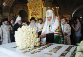 Предстоятель Русской Церкви совершил панихиду по Патриарху Алексию II и митрополиту Лавру