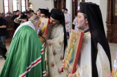 Întâistătătorii Bisericilor Ortodoxe Ruse și Cipriote au oficiat Dumnezeiasca Liturghie în cea mai mare biserică din Cipru