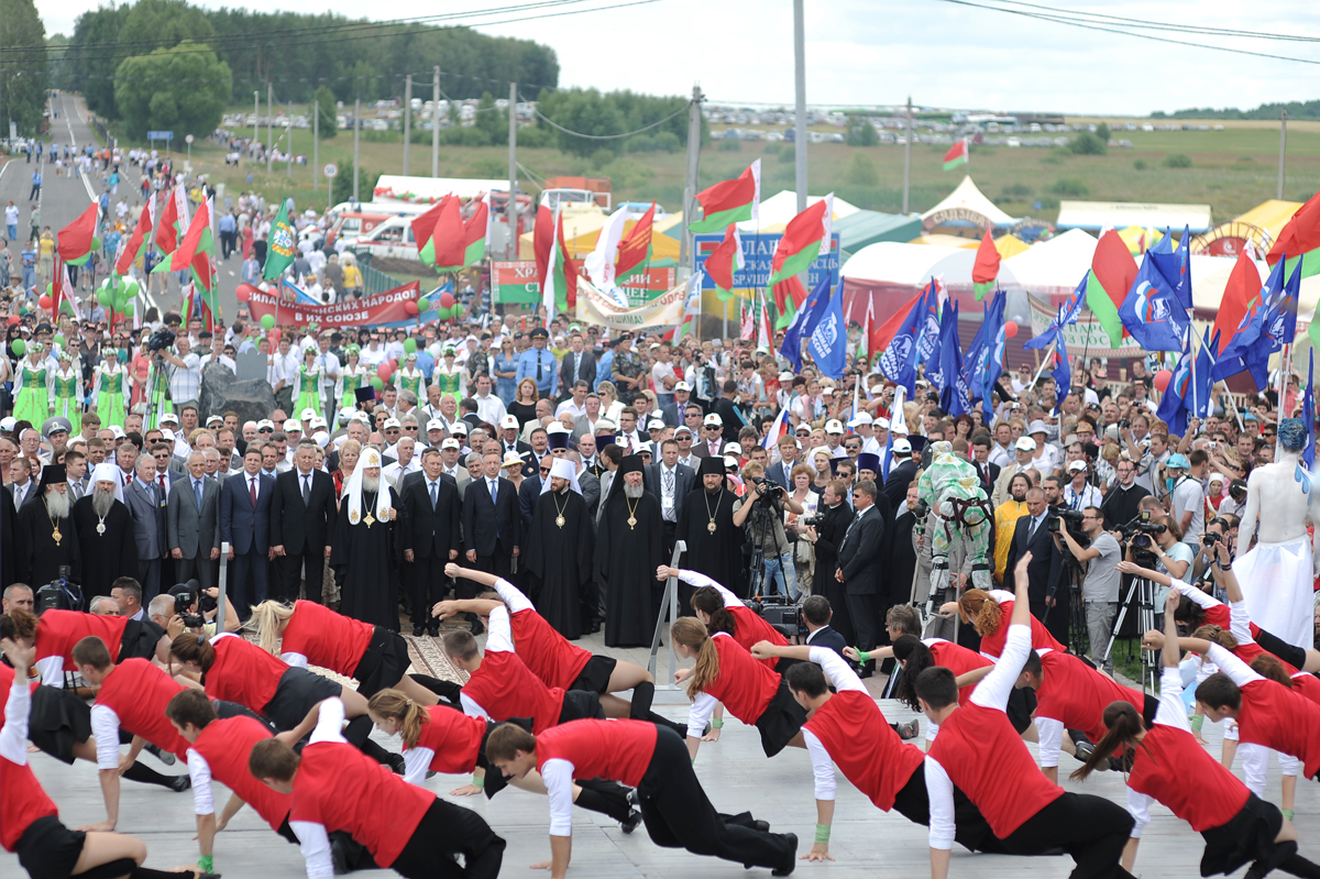 Участие в открытии фестиваля «Славянское единство — 2012» на границе России, Белоруссии и Украины