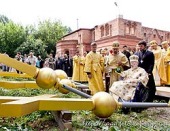 Митрополит Киевский и всея Украины Владимир освятил накупольные кресты Благовещенского собора на Святошино