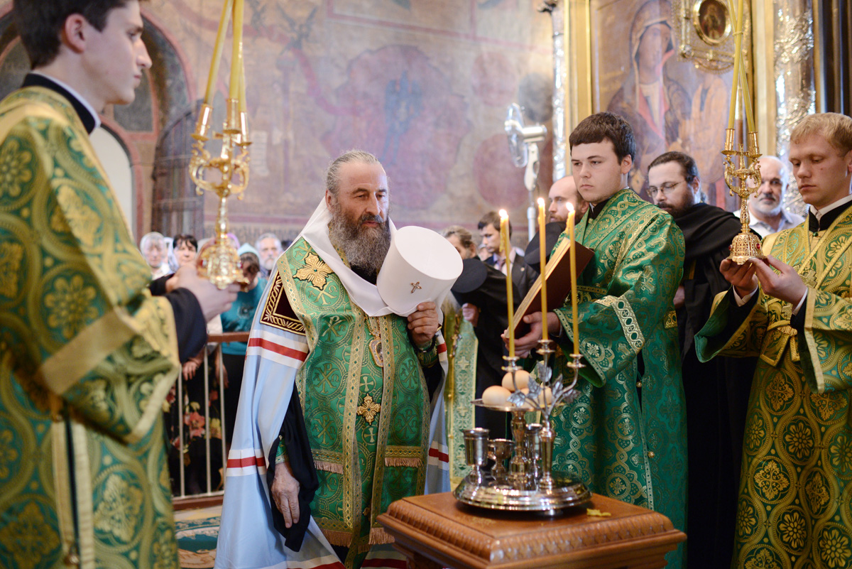 Priveghere la catedrala „Sfânta Treime” în lavra sfântului Serghie în ajunul zilei de pomenire a cuviosului Serghie de Radonej