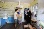 Preafericitul Patriarh Kiril s-a întâlnit cu voluntarii şi a vizitat casele locuitorilor or. Krymsk care au avut de suferit de pe urma inundaţiei