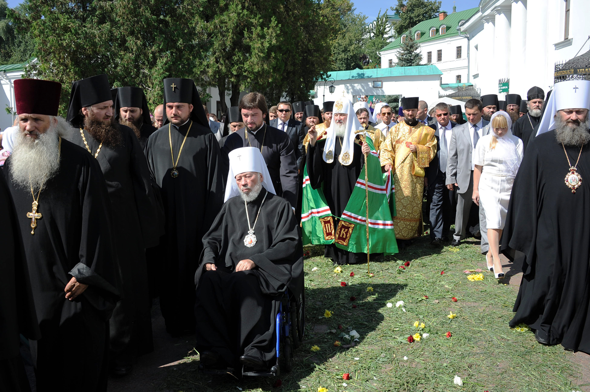 По прибытии в столицу Украины Святейший Патриарх Московский и всея Руси Кирилл направился в Свято-Успенскую Киево-Печерскую лавру