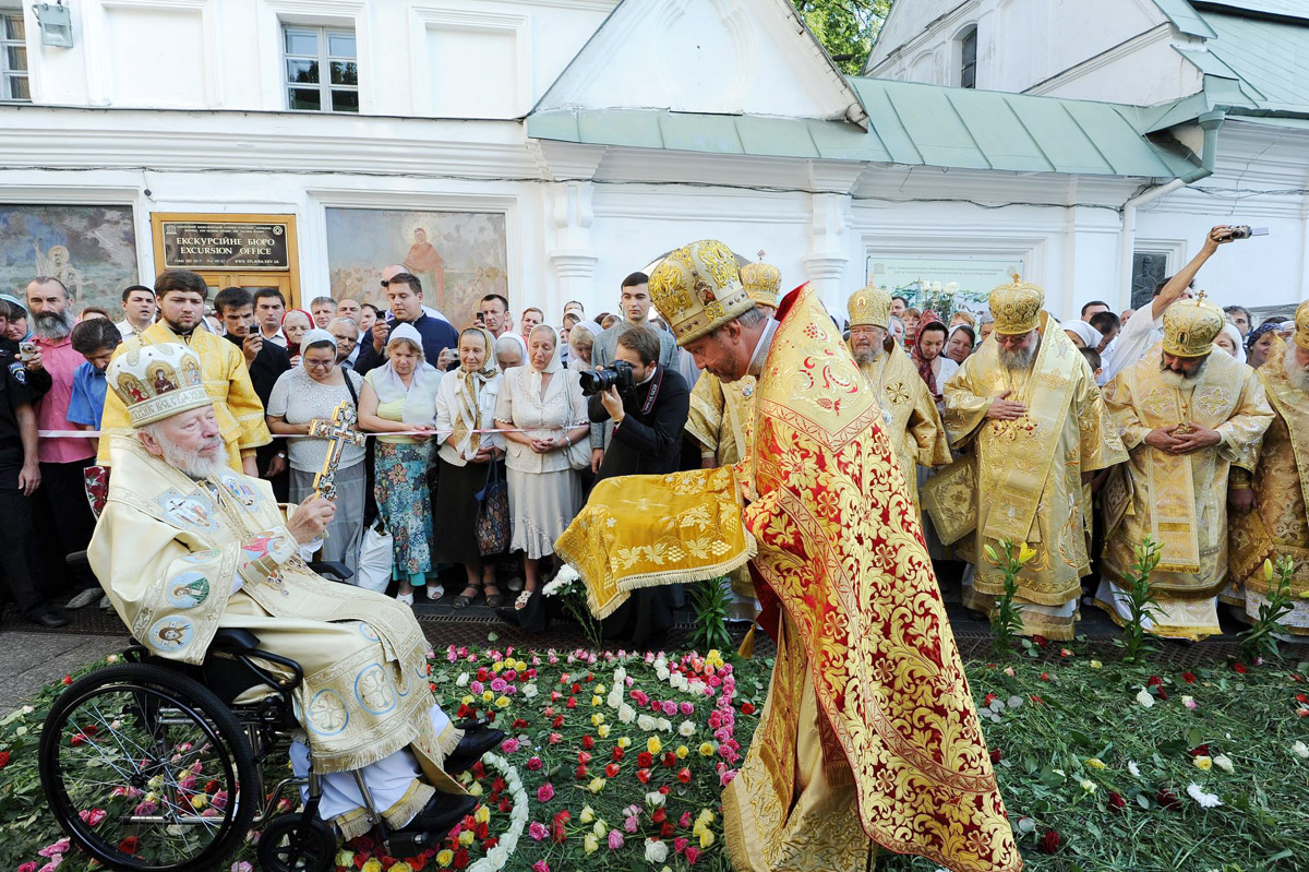 Патриарший визит на Украину. Божественная литургия в Киево-Печерской лавре в день памяти святого равноапостольного князя Владимира