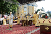 În ajunul zilei pomenirii sfântului întocmai cu apostolii marelui cneaz Vladimir, Întâistătătorul Bisericii Ruse a oficiat privegherea la lavra Pecerska din Kiev