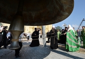Святейший Патриарх Кирилл освятил третий по величине колокол в России
