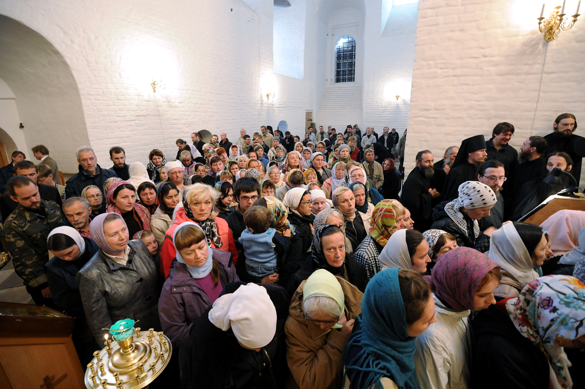 Slujba privegherii în catedrala „Schimbarea la Faţă a Mântuitorului” la mănăstirea din Solovki în ajunul zilei pomenirii cuvioşilor Zosima, Savatie şi Gherman din Solovki