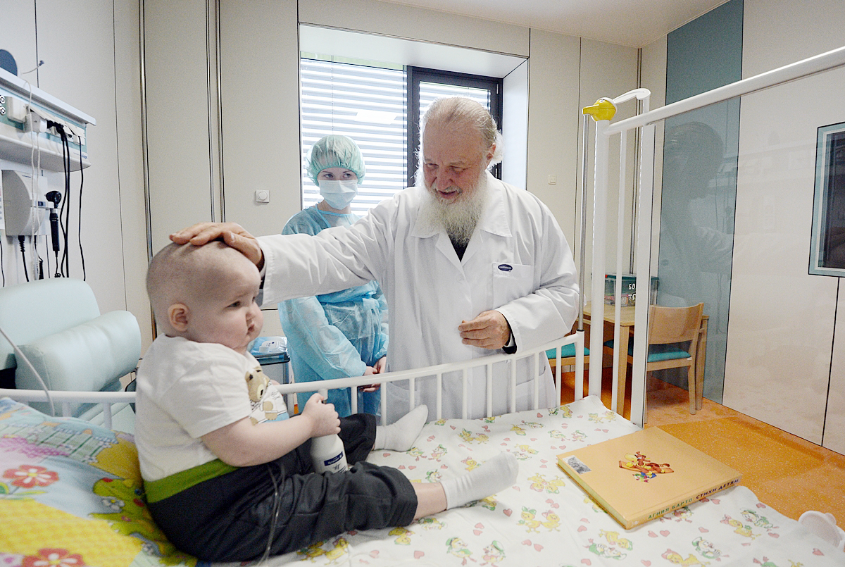 Vizita Preafericitului Patriarh Kiril la Centrul ştiinţifico-clinic federal de hematologie, oncologie şi imunologie pentru copii din Moscova