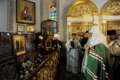 Preafericitul Patriarh Chiril a oficiat litia pe mormântul arhimandritului Antonin (Kapustin) la mănăstirea „Inaltarea Domnului' pe muntele Eleon
