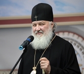 Întâistătătorul Bisericii Ortodoxe Ruse a vizitat sărbătoarea tradiţională pentru copii la Peredelkino