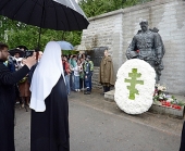 Патріарший візит до Естонії. Покладання вінка до пам'ятника «Бронзовий солдат» у Таллінні