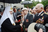 Предстоятель Русской Церкви возложил цветы к памятнику «Бронзовый солдат» в Таллине